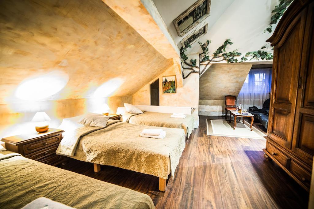 Dwor Boratyn Bed and Breakfast Rum bild